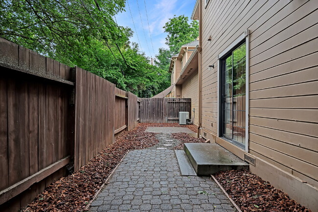 Building Photo - 4a Dickens Terrace