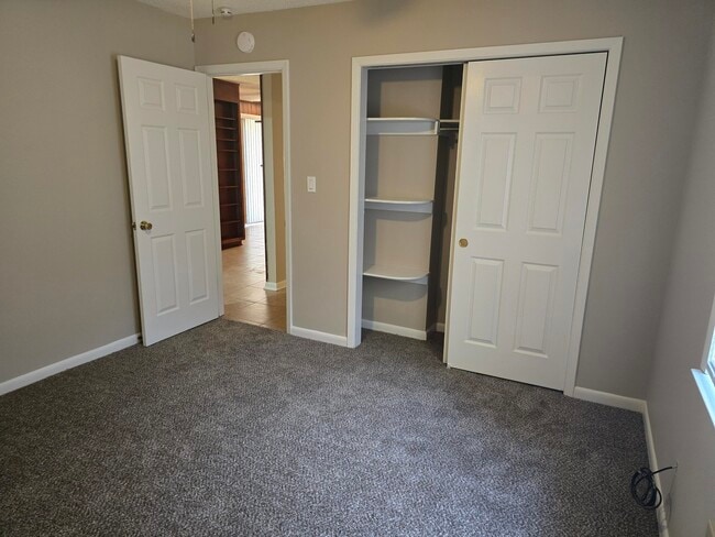 Building Photo - 309 Somerset Dr