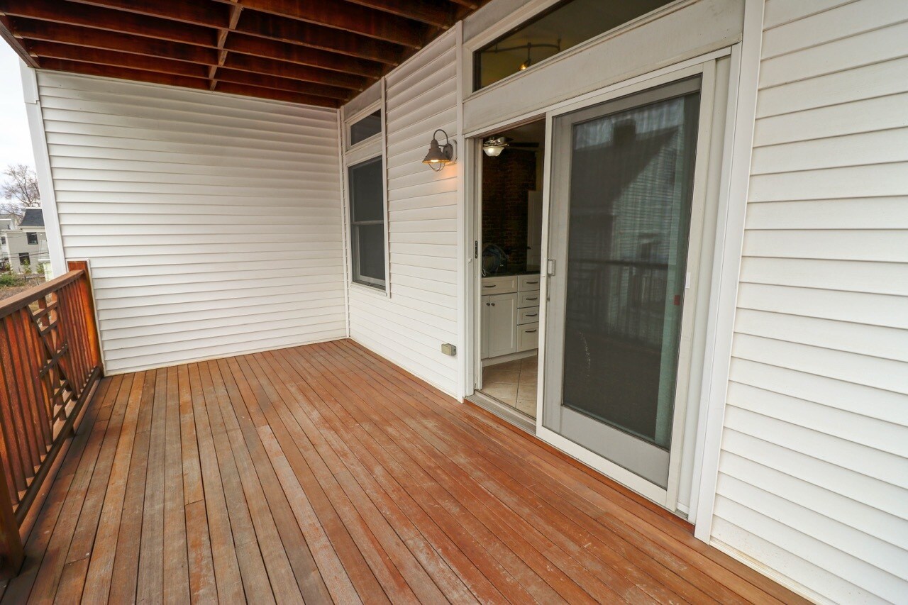 Building Photo - 116 Perkins St