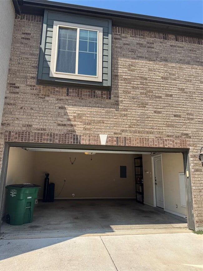 Building Photo - 7220 Wyoming Springs Dr