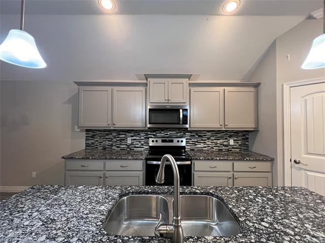 Building Photo - 148 Frank St