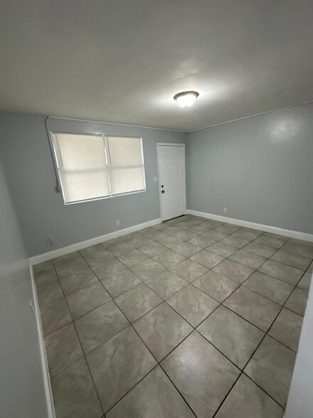 Building Photo - 2004 Palafox St