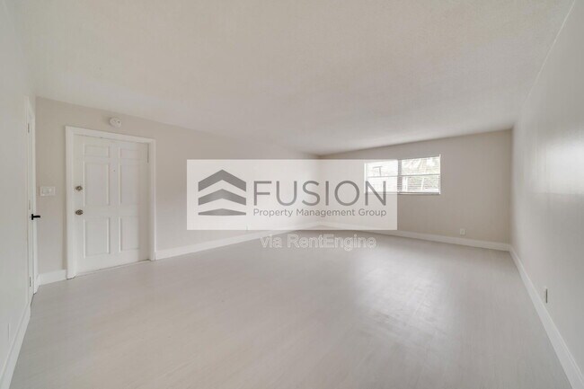 Building Photo - 921 SW 74th Terrace