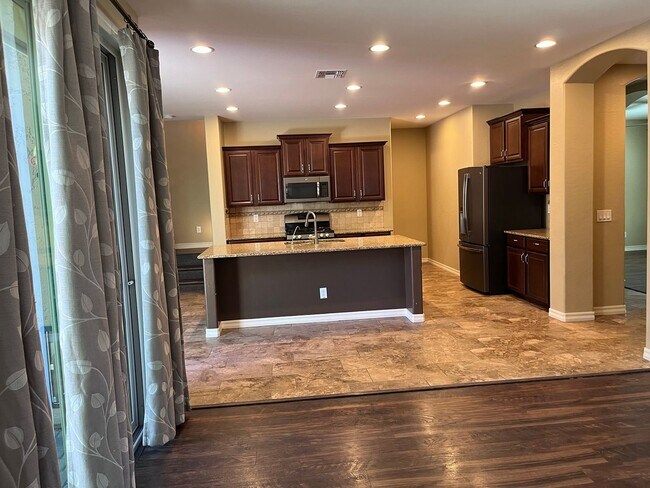 Building Photo - 1046 S Annie Ln