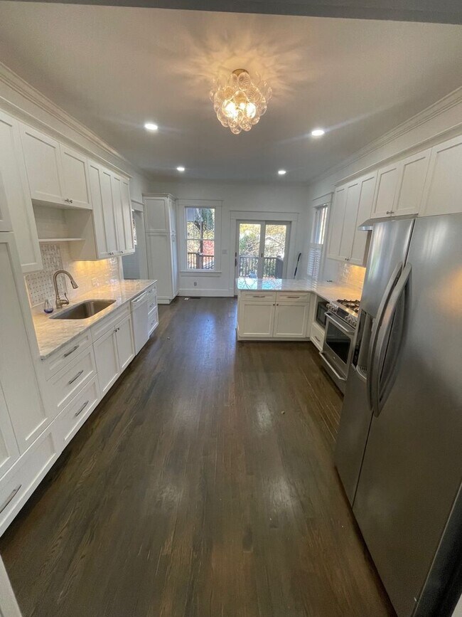 Building Photo - 4 Bd 3 Ba House