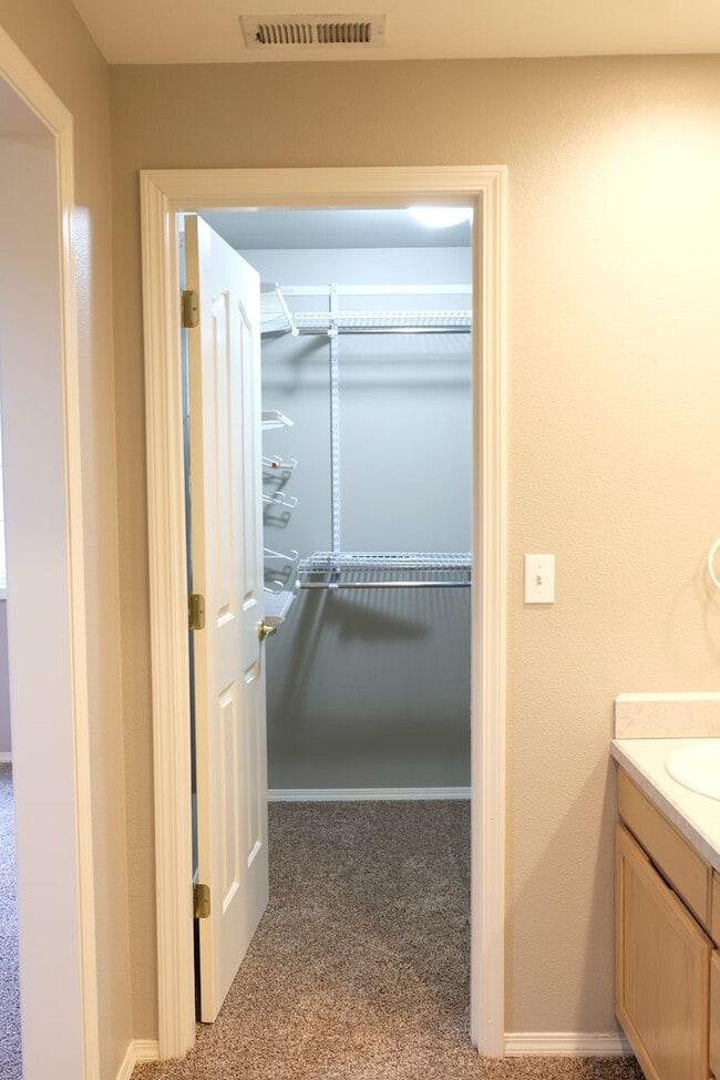 Building Photo - !!!HALF MONTH RENT FREE!!!? Beautifully Updated Home in a Peaceful, Highly Desirable Fisher’s Lan...