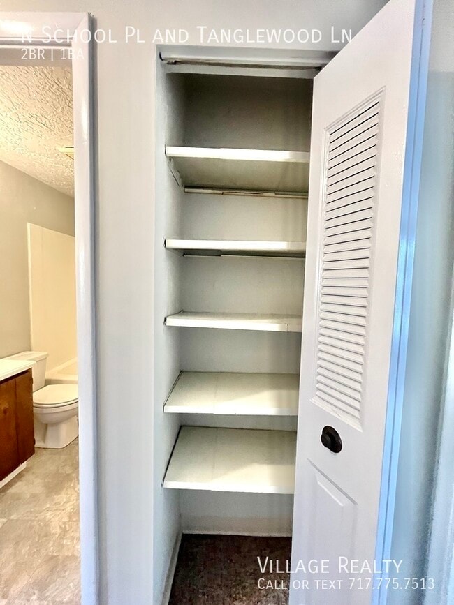 Building Photo - 305 N School Pl