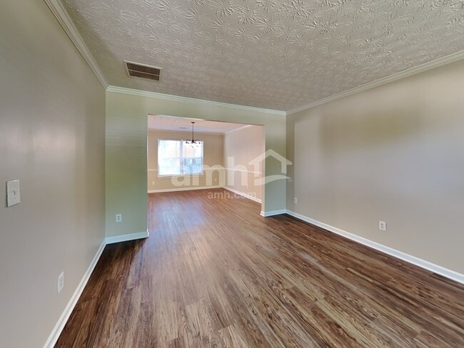 Building Photo - 1905 Barnett W Ct NE