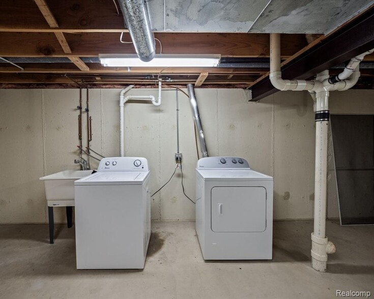 Building Photo - 1888 Webster St