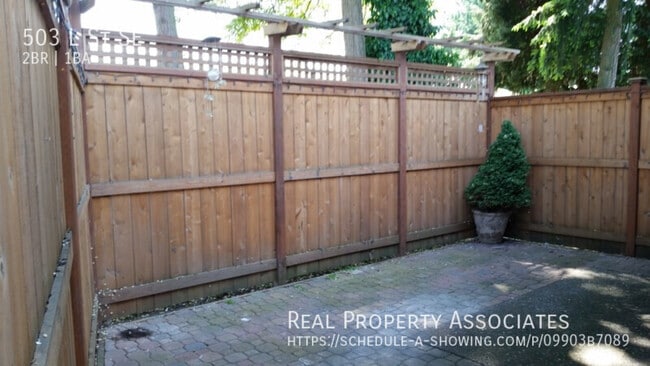 Building Photo - 503 L St SE