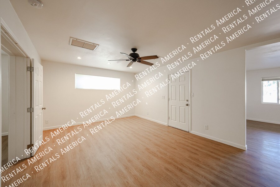 Building Photo - 601 N 73rd Pl