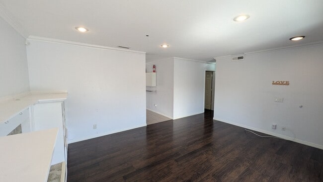 Building Photo - Excellent Location in Mira Mesa!