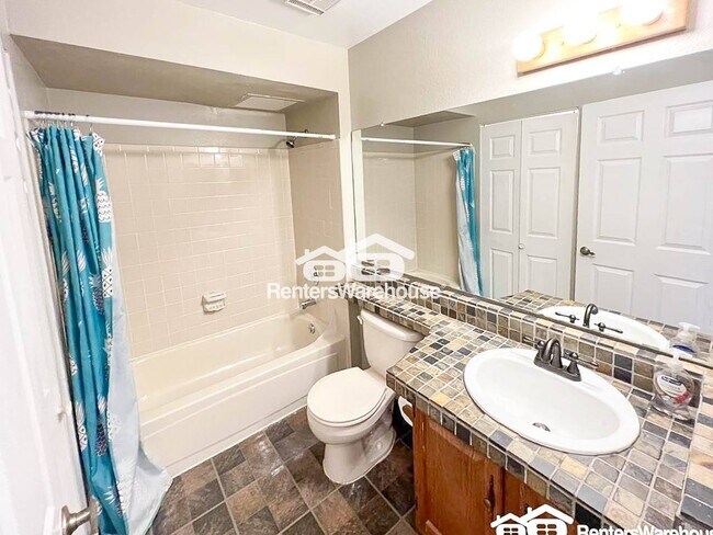 Building Photo - 12093 W Cross Dr