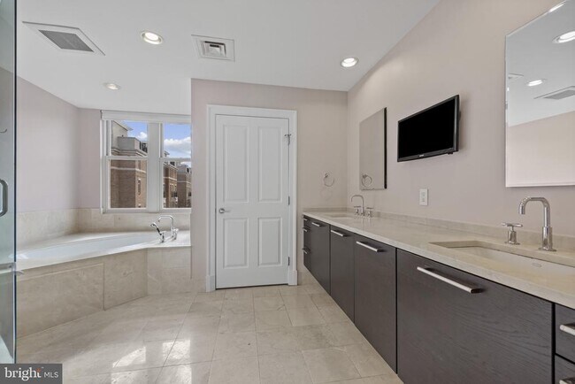 Building Photo - 801 Key Hwy