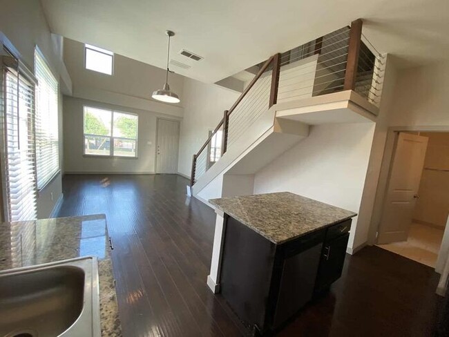 Building Photo - Modern Townhome for rent in Hurst!