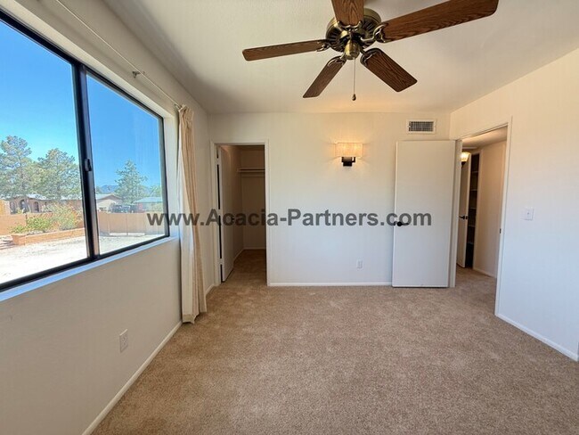 Building Photo - Three Bedroom Multi Level Home