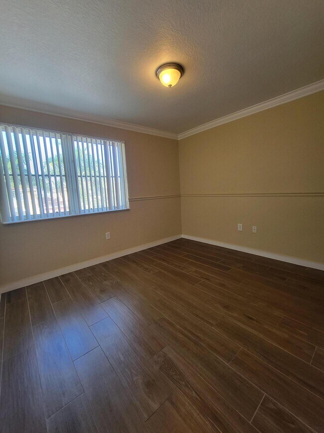 Building Photo - 1130 Shoma Dr