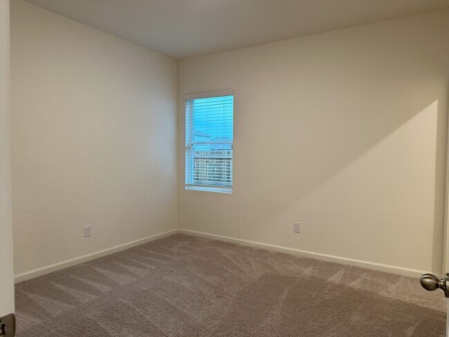 Building Photo - 1529 Escondido Dr