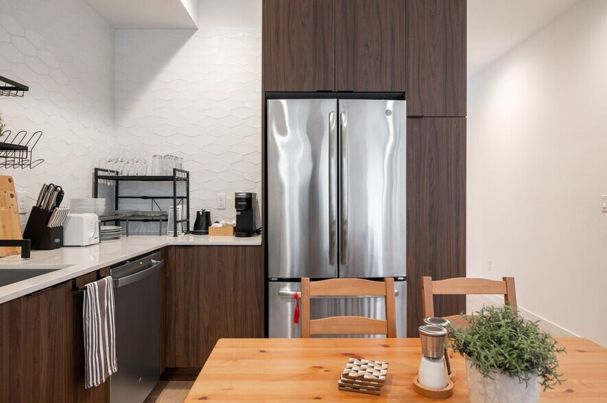 Building Photo - 6125 Sand Point Way NE