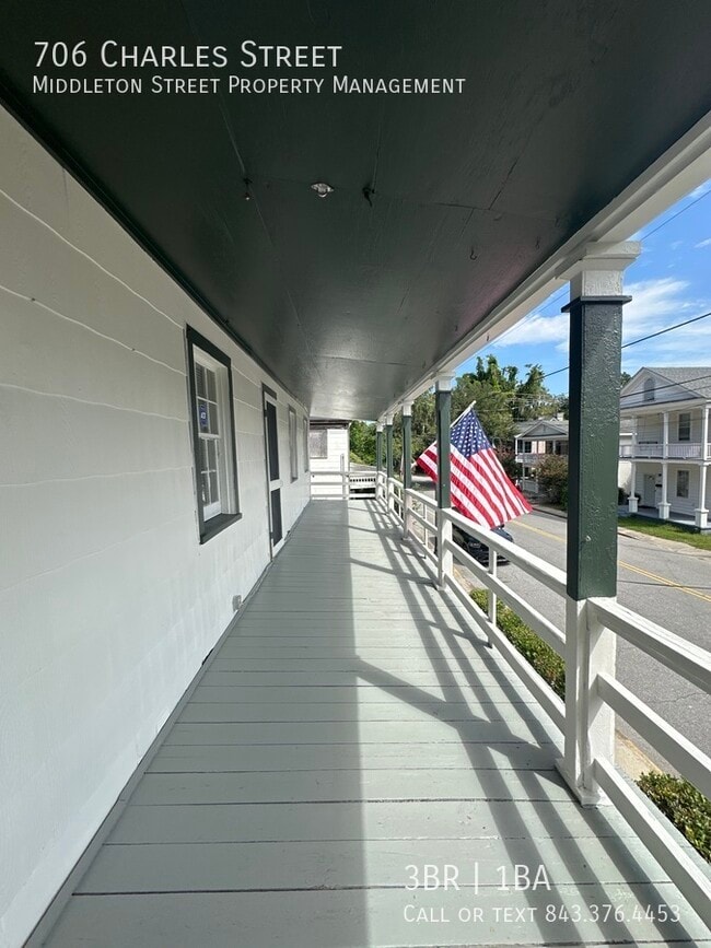 Building Photo - 706 Charles St