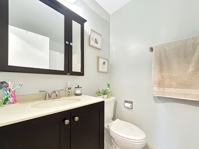 Building Photo - 1666 Cornell Dr