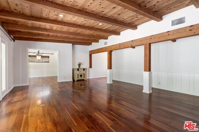 Building Photo - 4221 W Toluca Lake Ln