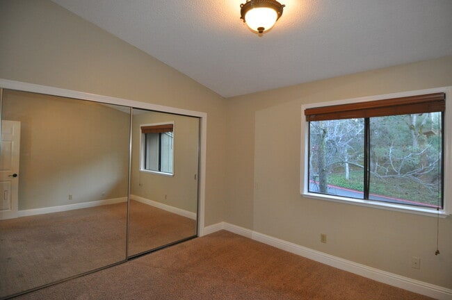 Building Photo - 13017 Lincoln Way