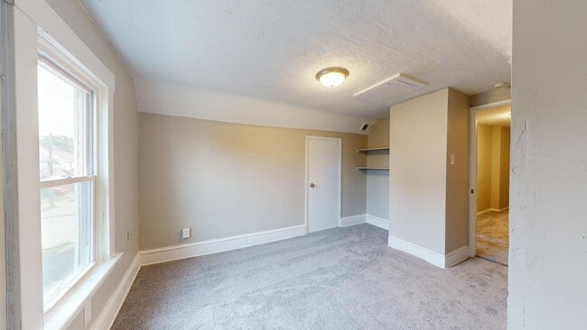 Building Photo - Old Brooklyn Area - 4 Bedroom - 1 Bath - Single Family Home