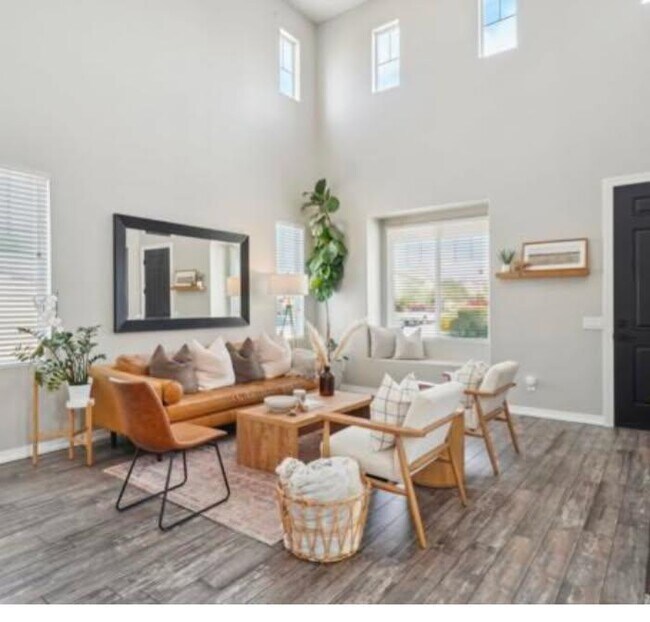 Building Photo - 80549 Tinsley Ave