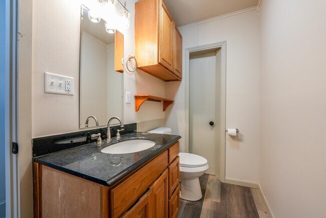 Building Photo - 406 N Star St