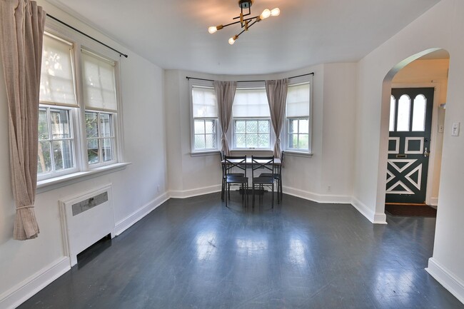 Building Photo - Beautiful Single Family in Bellevue Park