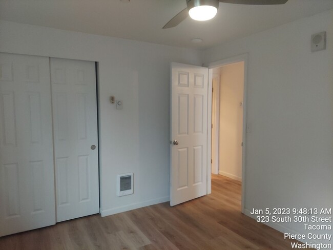 Building Photo - For Rent - Tacoma darling 1 bedroom 1 bath...