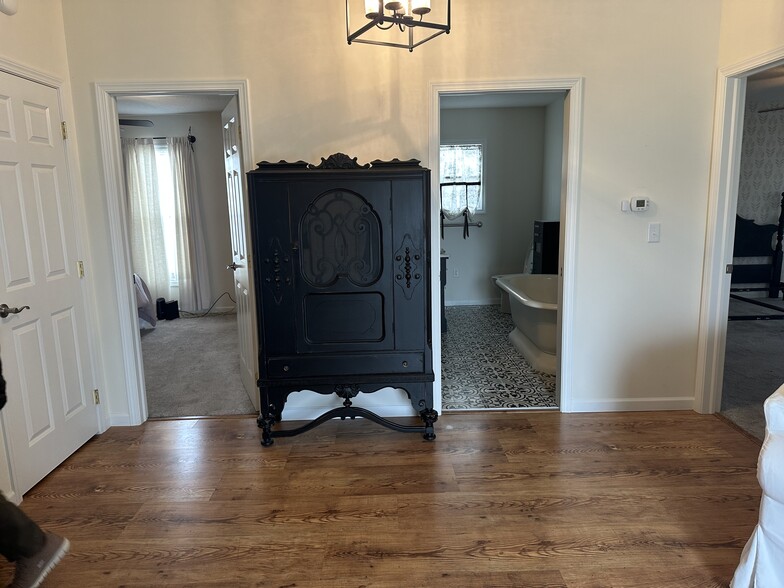 Building Photo - 7712 Walnut St