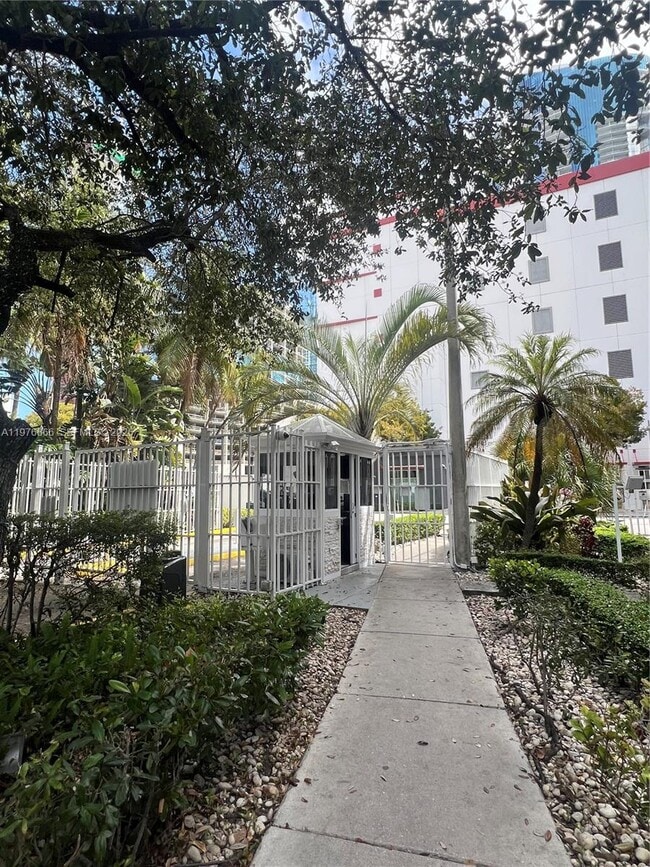 Building Photo - 850 N Miami Ave