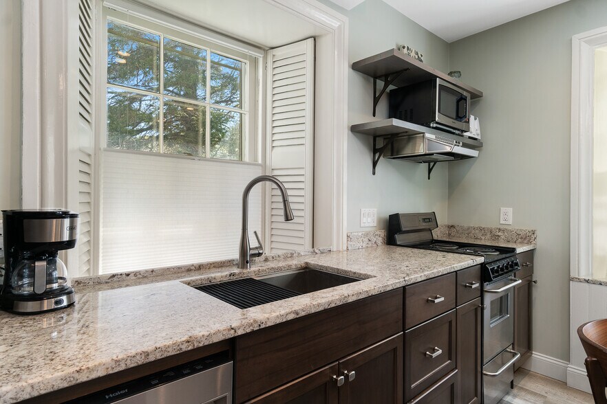 Kitchen - 77 Coggeshall Ave