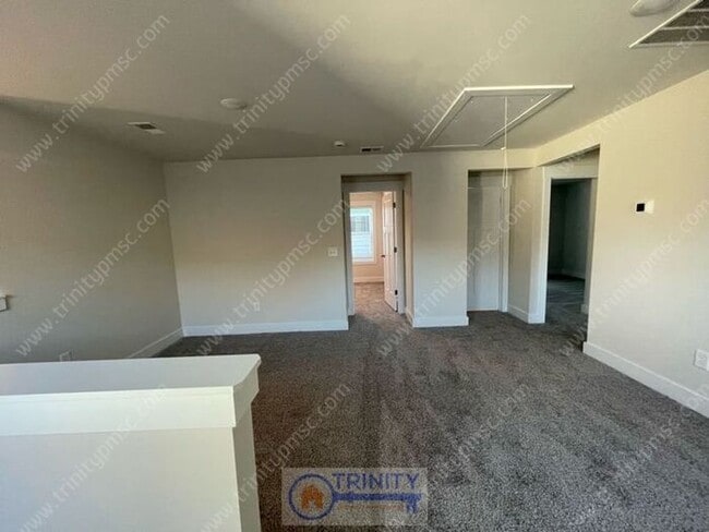 Building Photo - Beautiful and spacious! Ready for move in!