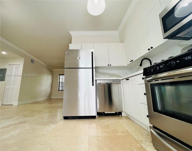 Building Photo - 1470 Lincoln Terrace