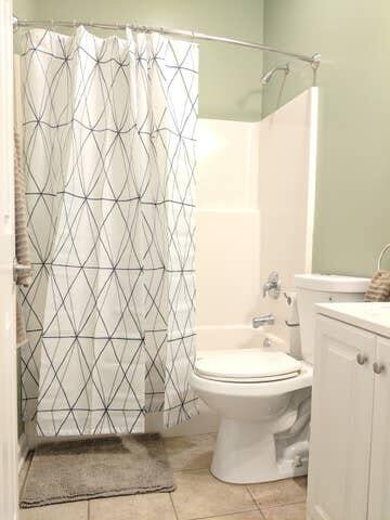 Building Photo - 413 Pine St NE