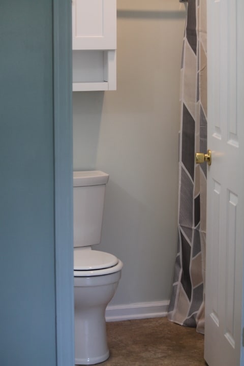 Master Bath - 553 Gordon Rd
