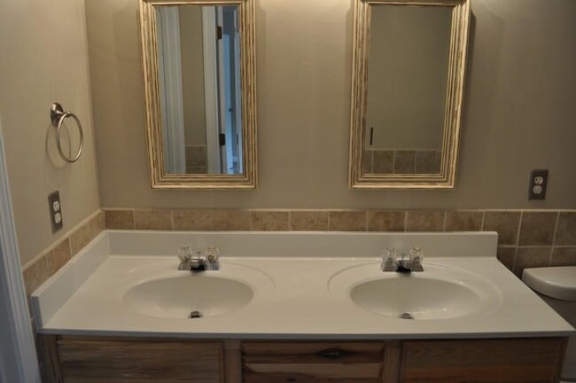 Building Photo - 1022 Thornborough Dr