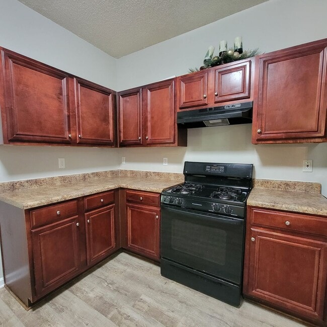 Building Photo - Newer Home For Rent 2 Story - Just Like Br...