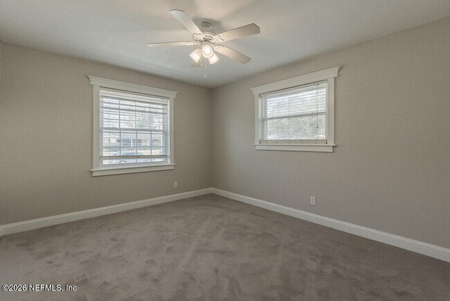 Building Photo - 1549 Montrose Ave E