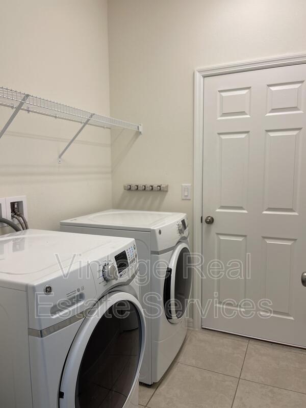 Building Photo - 7905 Silver Clover Ct