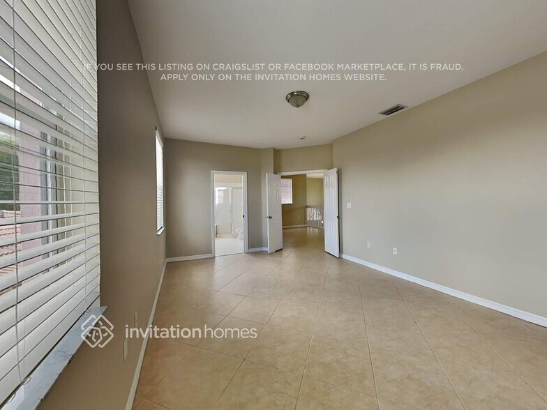 Building Photo - 5325 SW 134th Ave