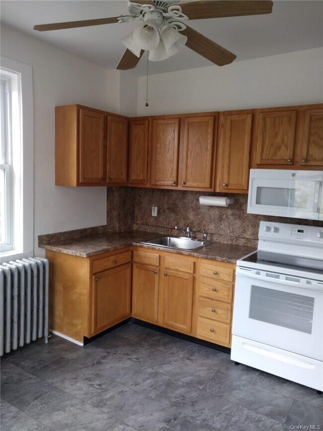 Building Photo - 262 NY-32