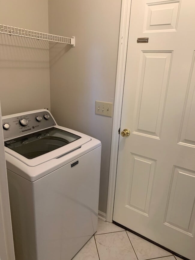 Building Photo - 205 Holland Ridge Dr