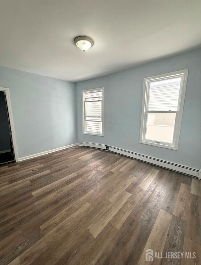 Building Photo - 1060 Bond St