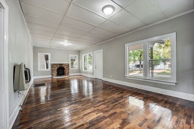 Primary Photo - Freshly Updated 3 Bedroom House