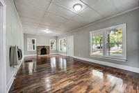 Building Photo - Freshly Updated 3 Bedroom House