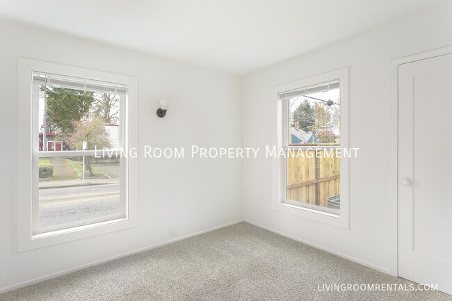 Building Photo - 4451 SE 29th Ave